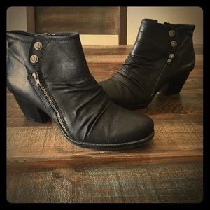 Baretraps Rodin Black Booties